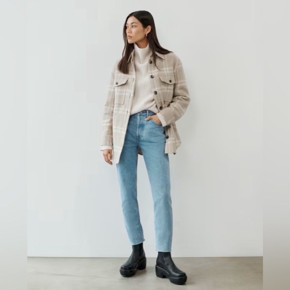 Everlane ‘90’s Cheeky Jean in Vintage Sunbathed Blue